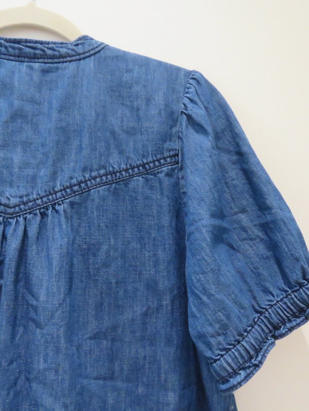 ANTHROPOLOGIE PILCRO Aly Denim Puff-Sleeve Blouse Top Medium Preppy Casual - Picture 12 of 13
